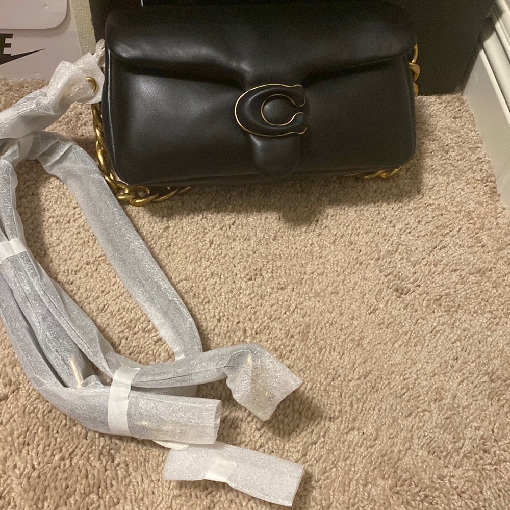 Coach
Pillow Tabby 26 Leather Shoulder Bag